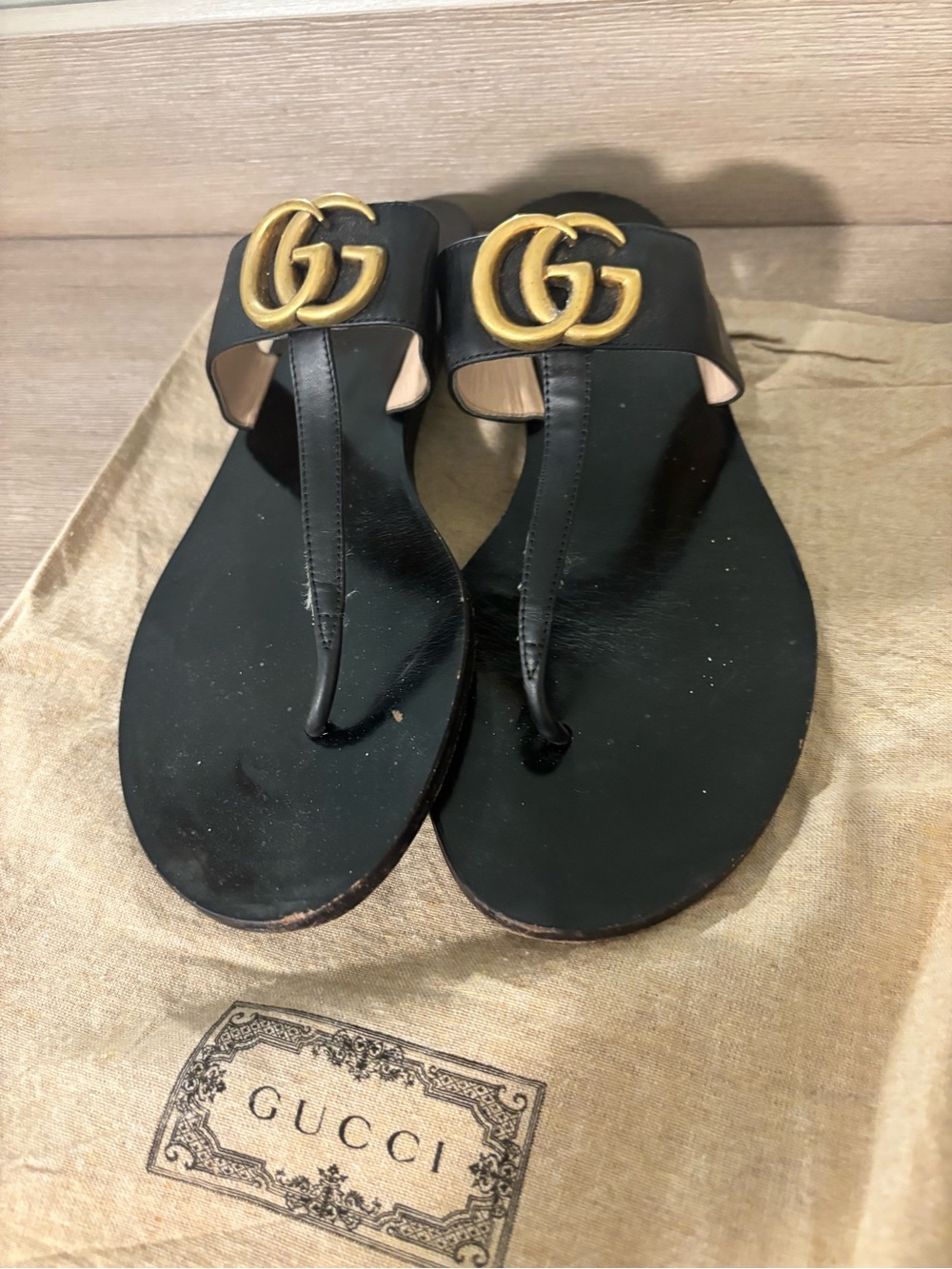 Gucci Black Leather Sandal with Gold GG Logo - Picture 1 of 4